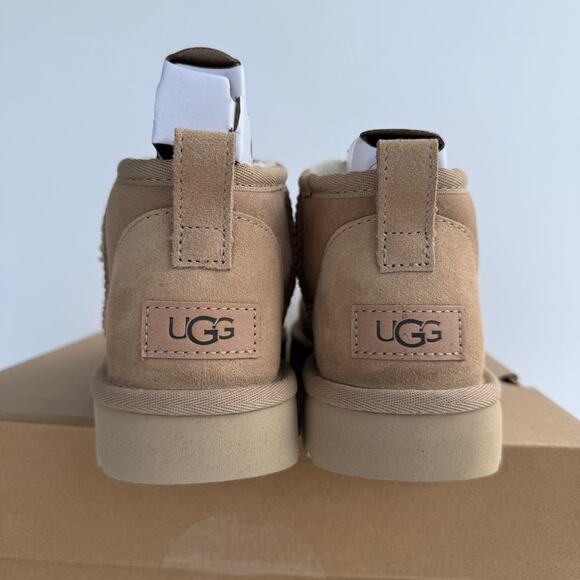 NIB • UGG Women's Classic Ultra Mini Size: 8 - Picture 5 of 9